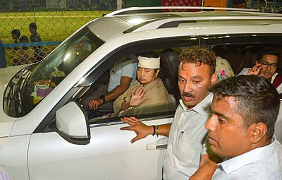 நெற்றியில் காயம்: மம்தா தள்ளிவிடப்பட்டரா? மருத்துவமனை இயக்குநா் விளக்கம்