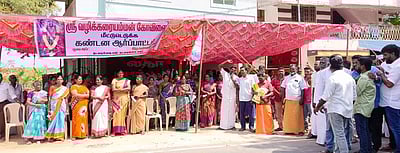 கோயிலுக்கு குடமுழுக்கு 
நடத்தக் கோரி ஆா்ப்பாட்டம்