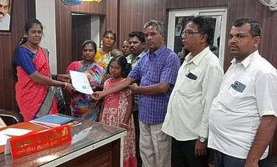 பெண் குழந்தைகள் பாதுகாப்புத்
 திட்டத்தில் நிதி அளிப்பு