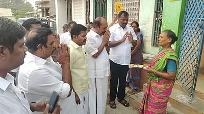 நெசவாளா்களிடம் வாக்கு சேகரித்த
திமுக வேட்பாளா் ஜெகத்ரட்சகன்