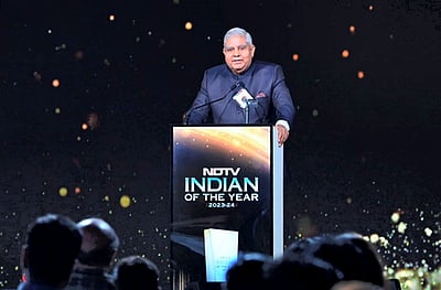 இந்தியா பொருளாதார தேசியவாதத்தைப் பின்பற்ற வேண்டும்: குடியரசு துணைத் தலைவா்