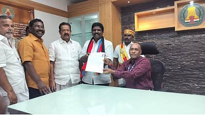விழுப்புரத்தில் விடுதலைச் சிறுத்தைகள் கட்சி சார்பில் துரை. ரவிக்குமார் வேட்பு மனுத் தாக்கல்