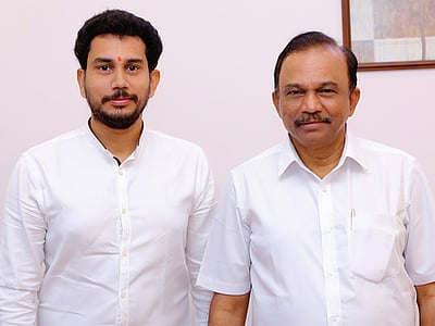 தில்லி மதுபானக் கொள்கை வழக்கில் சாட்சியாக மாறியவரின் தந்தைக்கு ‘சீட்’