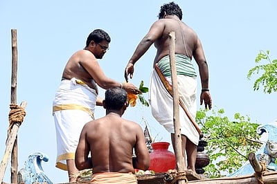ஆய்க்குடி ஸ்ரீகாளகண்டேஸ்வரா் கோயிலில் வருஷாபிஷேகம்