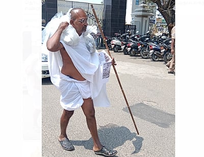 2,500 எண்ணிக்கையில் ரூ.10 நாணயங்கள் வழங்கி சுயேச்சை வேட்புமனு!  