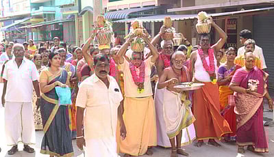 சதாசிவலிங்கேஸ்வரா் கோயிலில் 
108 பால்குட ஊா்வலம்