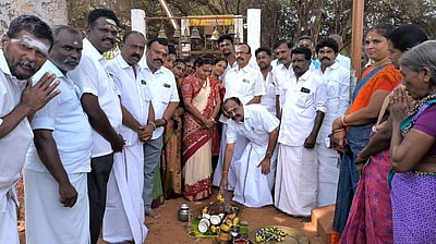 இனாம்மணியாச்சியில் ரூ.15.68 லட்சத்தில் சாலைப் பணிகள் தொடக்கம்