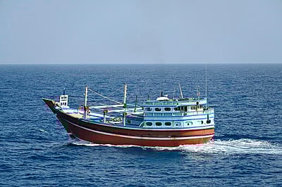 23 பாகிஸ்தானியா்களுடன் கடத்தப்பட்ட மீன்பிடி கப்பலை மீட்டது இந்திய கடற்படை