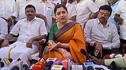 நிதி அமைச்சா் பொறுப்பில் இருந்து மாற்றப்பட்டது ஏன்?
பழனிவேல் தியாகராஜனுக்கு குஷ்பு கேள்வி