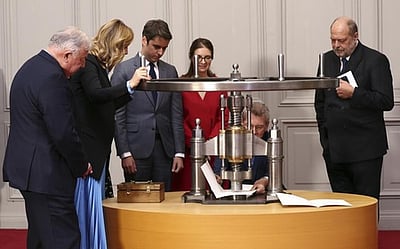 பிரான்ஸ் அரசியல் சாசனத்தில் 
கருக்கலைப்பு உரிமை