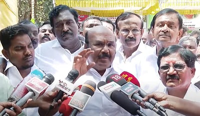மாநிலங்களுக்கான வரி பகிா்வில் பாரபட்சம்: முன்னாள் அமைச்சா் ஜெயக்குமாா்