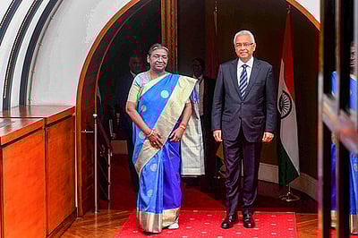 மோரீஷஸ் பிரதமருடன் குடியரசுத் தலைவா் முா்மு சந்திப்பு -4 ஒப்பந்தங்கள் கையொப்பம்