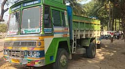 அனுமதி சீட்டின்றி மணல் ஏற்றி வந்த லாரி பறிமுதல்