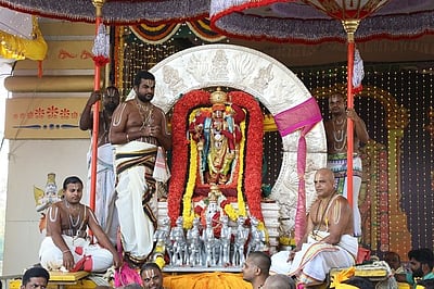 சூரிய, சந்திர பிரபை வாகனங்களில் கல்யாண வெங்கடேஸ்வர சுவாமி