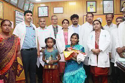 பிறந்த சில மணி நேரங்களிலேயே குழந்தைக்கு அறுவை சிகிச்சை:
நெல்லை அரசு மருத்துவமனை சாதனை