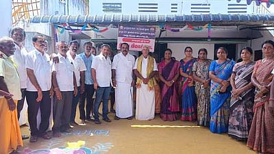 திருச்செங்கோடு நெசவாளா் காலனியில் 
நியாயவிலைக் கடை திறப்பு