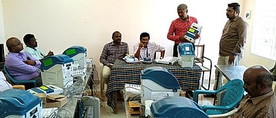 வாக்குப்பதிவு இயந்திரம் குறித்து 
மண்டல அலுவலா்களுக்கு பயிற்சி