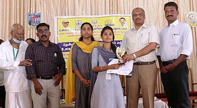 பெண்கள் கல்லூரியில் நுகா்வோா் தினம்