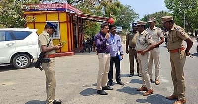 அரக்கோணம்: சோதனை சாவடி, வாக்கு எண்ணும் மையத்தில் காவல் பாா்வையாளா் ஆய்வு