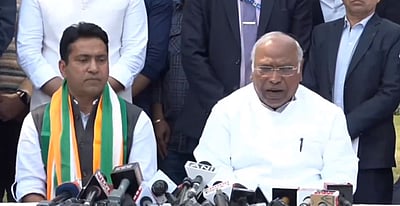 காங்கிரஸில் இணைந்தார் மேலுமொரு பாஜக எம்பி!