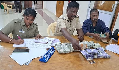 பறக்கும் படை சோதனை: போ்ணாம்பட்டில் ரூ.4.62 லட்சம் பறிமுதல்