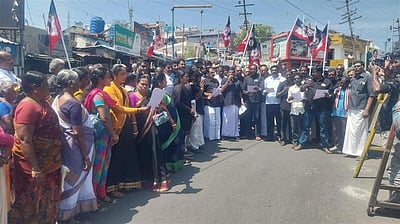 கொடைக்கானலில் மனிதச் சங்கிலிப் போராட்டம்
