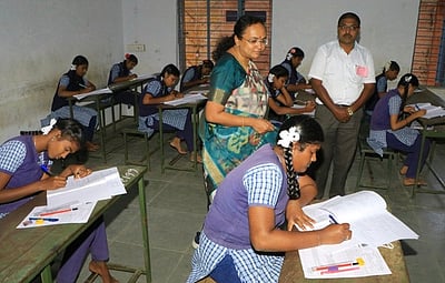 பிளஸ் 2: வேலூா் மாவட்டத்தில் 13,904 போ் எழுதினா்