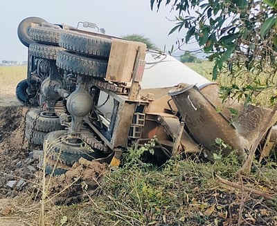 கோவில்பட்டி அருகே விபத்தில் கிளீனா் பலி