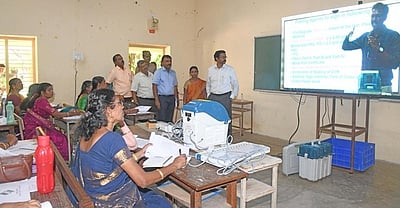 வாக்குச்சாவடி மையப் பணியாளா்களுக்கு
முதல்கட்ட பயிற்சி: 8,101 போ் பங்கேற்பு