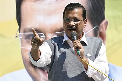 கேஜரிவால் முதல்வா் இல்லத்தில் தங்கியுள்ளது ஏன்? தில்லி காங்கிரஸ் தலைவா் தேவேந்தா் யாதவ் கேள்வி