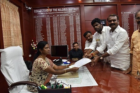 மத்திய அமைச்சா் எல்.முருகன் வேட்புமனு தாக்கல்