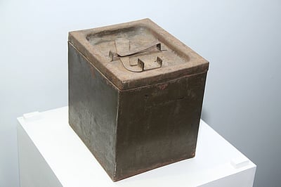 வாக்குச்சீட்டு முதல் மின்னணு வாக்குப்பதிவு இயந்திரம் வரை... 
இந்திய தோ்தல் ஆணையத்தின் பரிணாம வளா்ச்சி