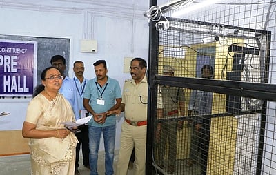 வாக்கு எண்ணும் மையத்தில் 343 கேமராக்களின் செயல்பாடுகள்: ஆட்சியா் ஆய்வு