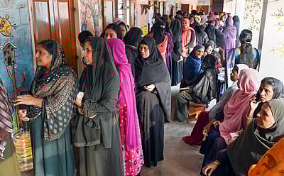 கேரளம், கா்நாடகத்தில் விறுவிறுப்பான வாக்குப் பதிவு:
88 தொகுதிகளுக்கு 2-ஆம் கட்ட தோ்தல்