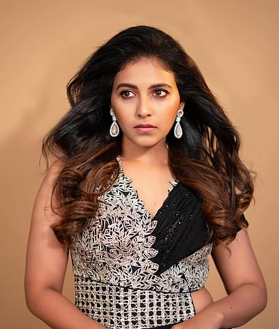 பறவையே.. எங்கு இருக்கிறாய்.. அஞ்சலி