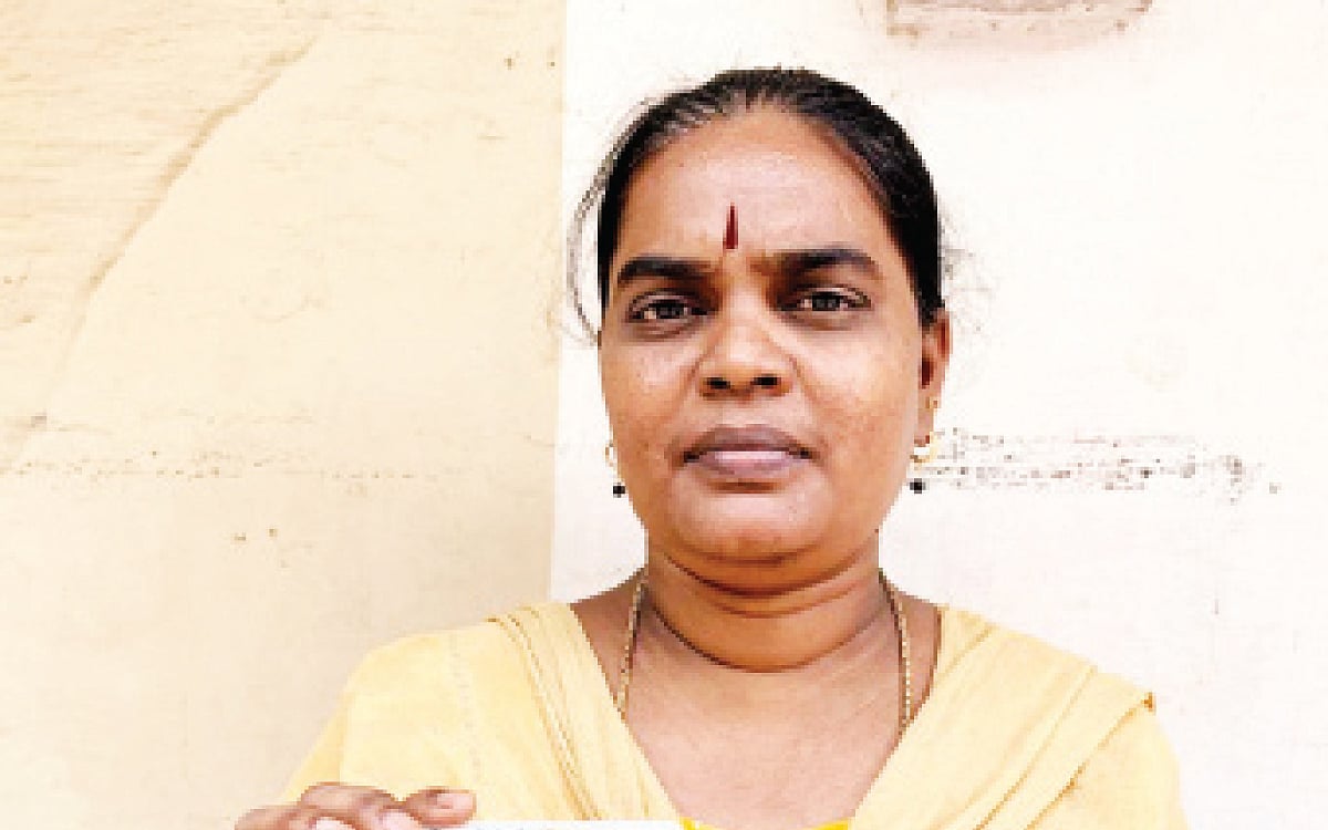 மண்டபம் முகாமில் பிறந்த நளினிக்கு 38 வயதில் கிடைத்த வாக்குரிமை!