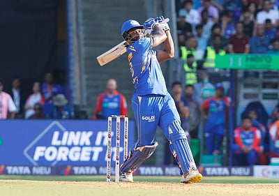 பேட்டிங்கில் அசத்திய மும்பை இந்தியன்ஸ்; தில்லிக்கு 235 ரன்கள் இலக்கு!