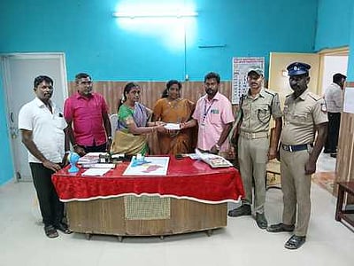 கீழ்வேளூரில் ரூ. 1.12 லட்சம் பறிமுதல்