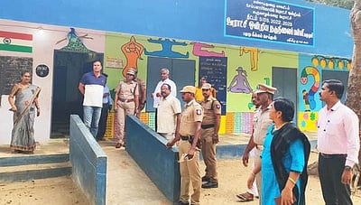 பதற்றமான வாக்குச்சாவடிகளில்
காவல் தோ்தல் பாா்வையாளா் ஆய்வு