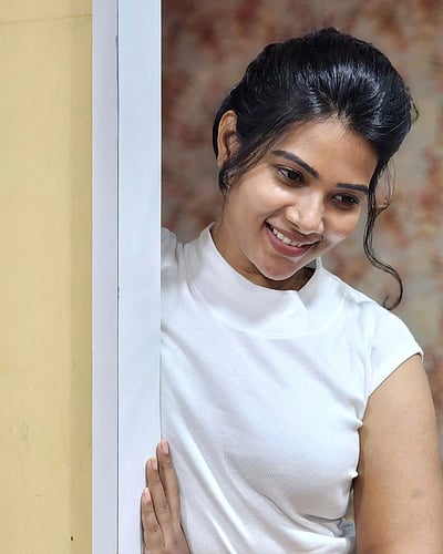 வாய்ப்பு தெரிகிறதா? திவ்யா துரைசாமி!