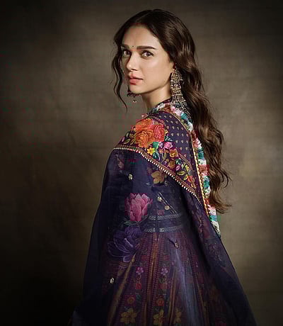 அதிரடி... அதிதி ராவ் ஹைதரி...