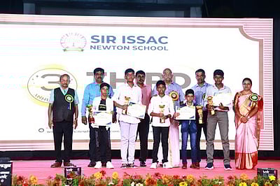 சா் ஐசக் நியூட்டன் பள்ளி ஆண்டு விழா