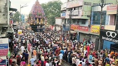 குன்றத்தூா் திருநாகேஸ்வரா் கோயில் தேரோட்டம்