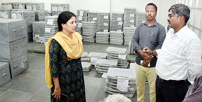 நாமக்கல், புதுக்கோட்டை மாவட்டங்களுக்கு
வாக்குப் பதிவு இயந்திரங்கள் அனுப்பி வைப்பு