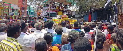 தேவிகாபுரத்தில் திமுக வேட்பாளா் வாக்கு சேகரிப்பு