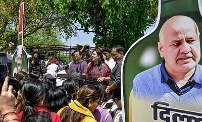 கேஜரிவால் பதவி விலக்கோரி தில்லியில் பாஜகவினர் ஆர்ப்பாட்டம்