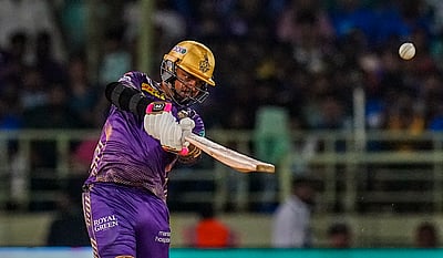 சுனில் நரைன் அதிரடி (74*) : கேகேஆர் 10 ஓவர்களில்  135 ரன்கள்!