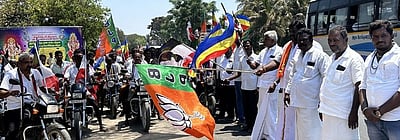 பாஜக வேட்பாளரை ஆதரித்து 
இரு சக்கர வாகன பிரசாரப் பேரணி