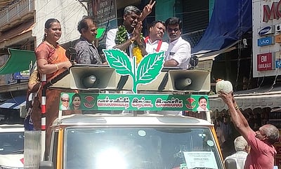 வாணியம்பாடி, உதயேந்திரத்தில் அதிமுக வேட்பாளா் பிரசாரம்