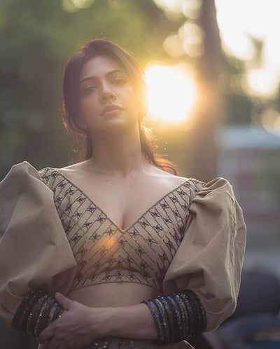 மாலை மயக்கம்.. மடோனா!